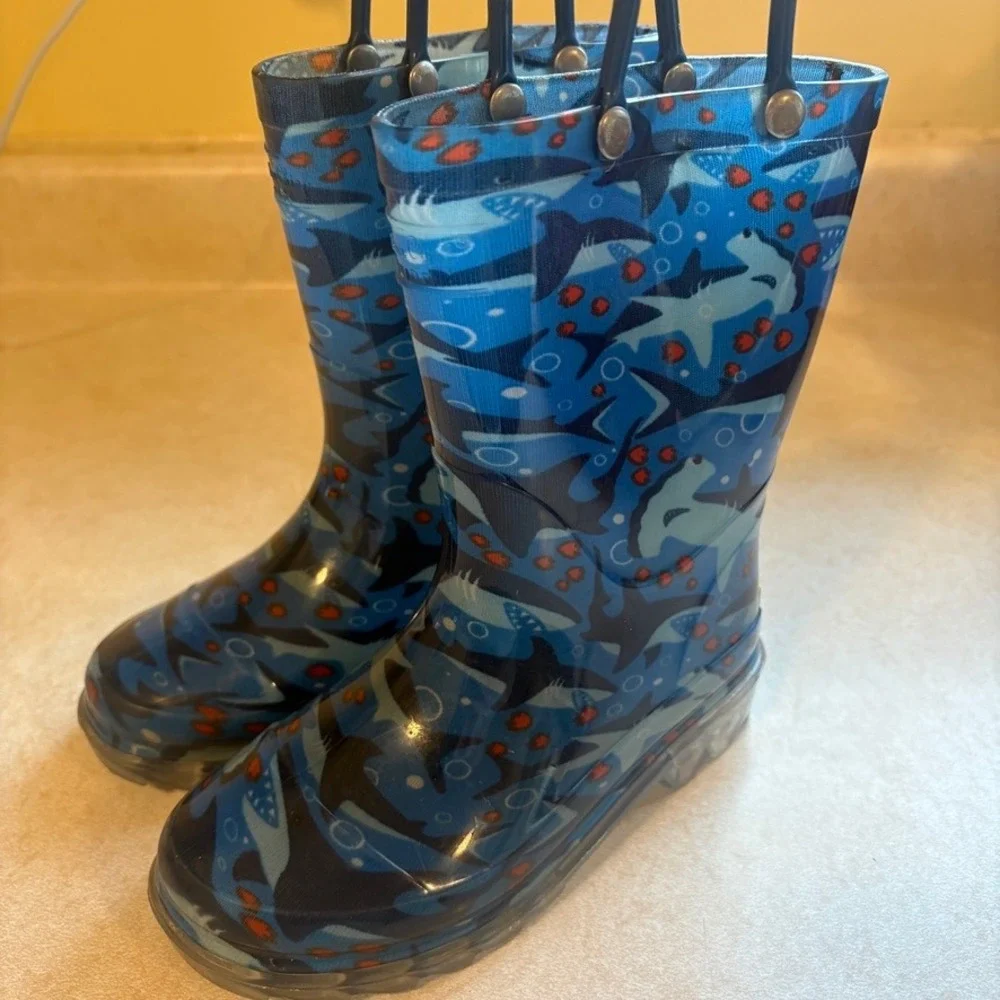 Western Chief Shark Chase Light Up Blue‎ Rain Boots Kids Size 10 Outdoor Novelty
